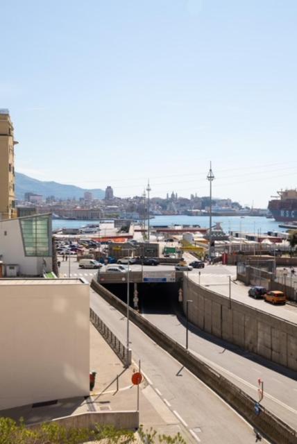 Grande Monolocale Con Parcheggio Interrato Incluso Leilighet Genova Eksteriør bilde